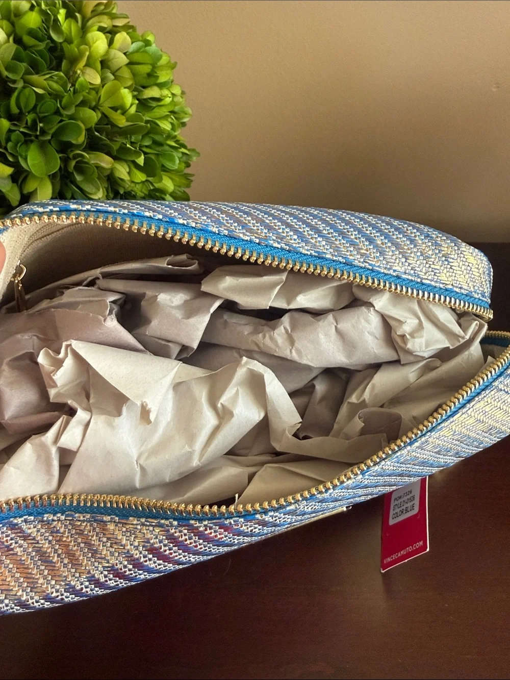 VINCE CAMUTO 💄IRIDESCENT BLUE COSMETIC BAG💄 WITH TASSEL CHARMS 🌟NWT🌟